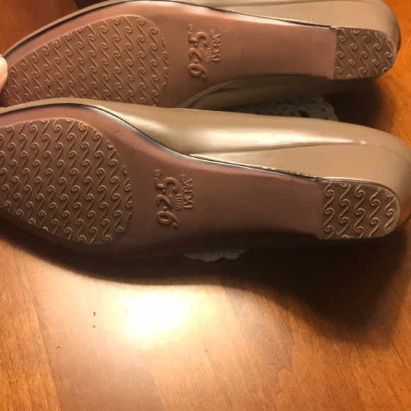 Shoes - Picture 4 of 5